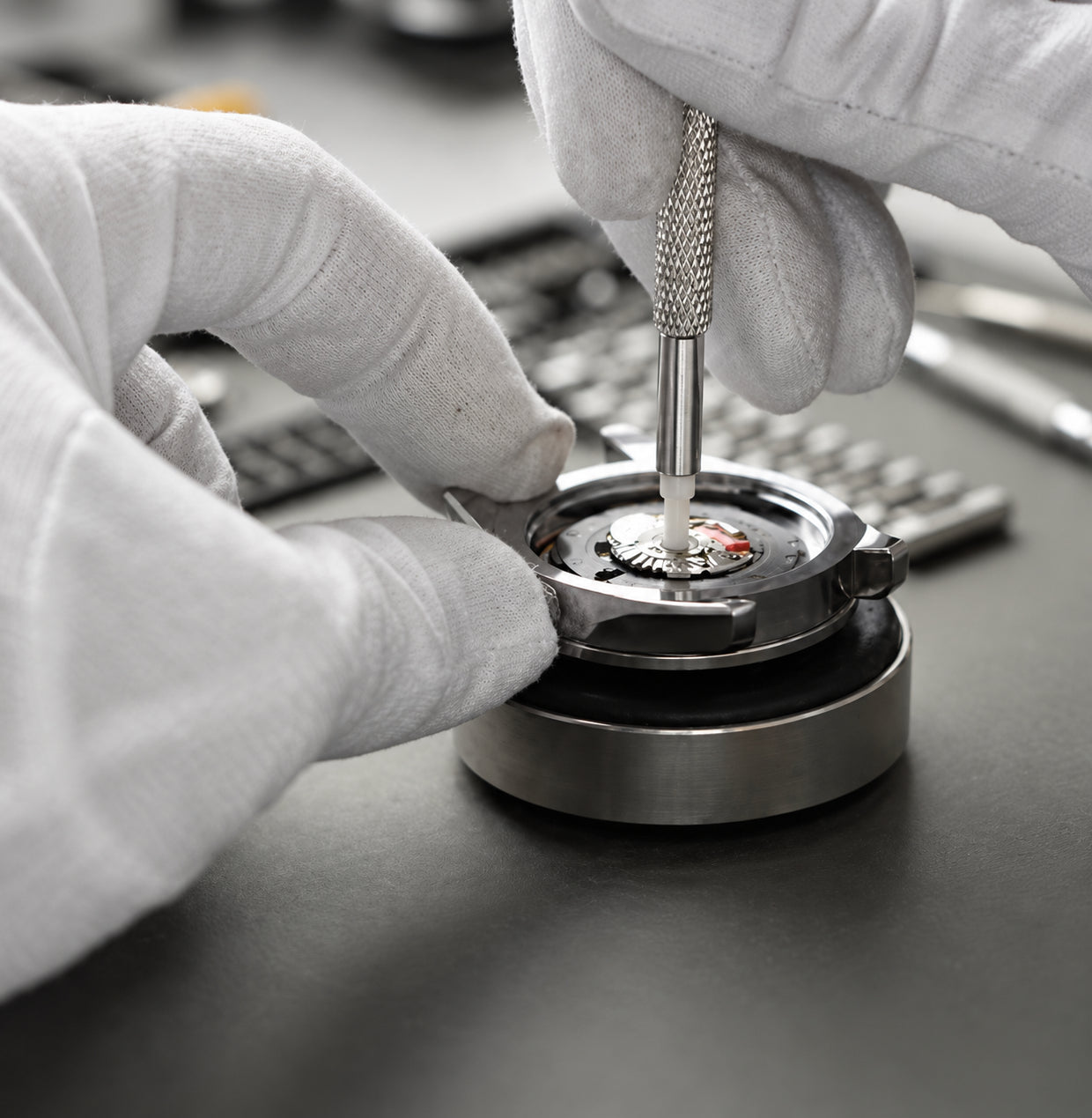 Reglage watch assembly bench